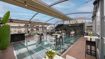 Terrasse et piscine sur le toit